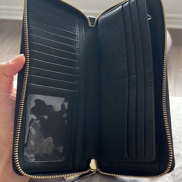 MICHAEL KORS CONTINENTAL WRISTLET - Picture 8 of 11